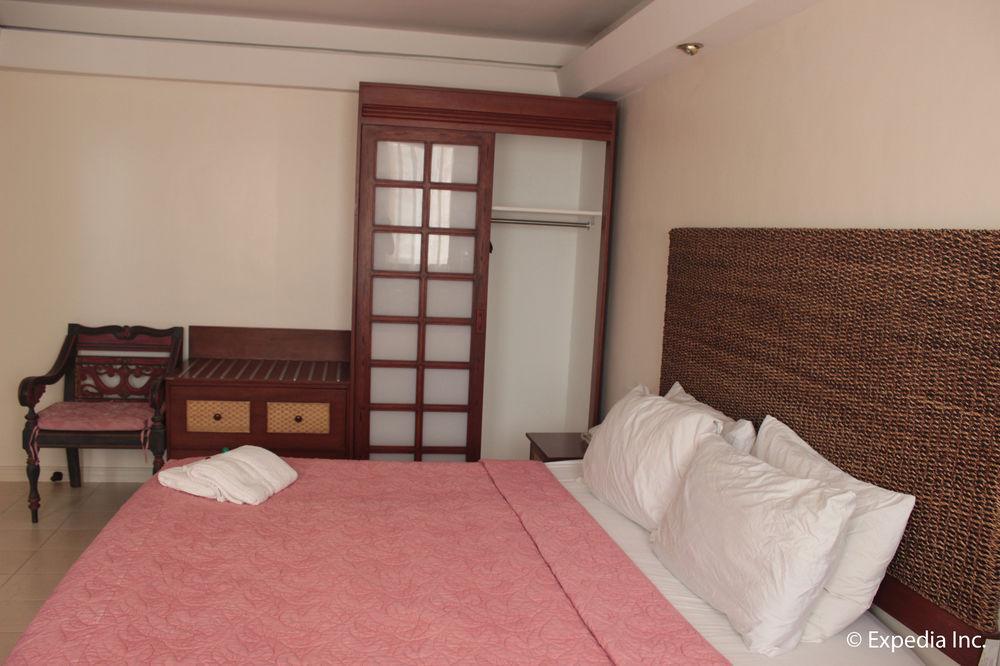 Wild Orchid Beach Resort Olongapo Exterior photo
