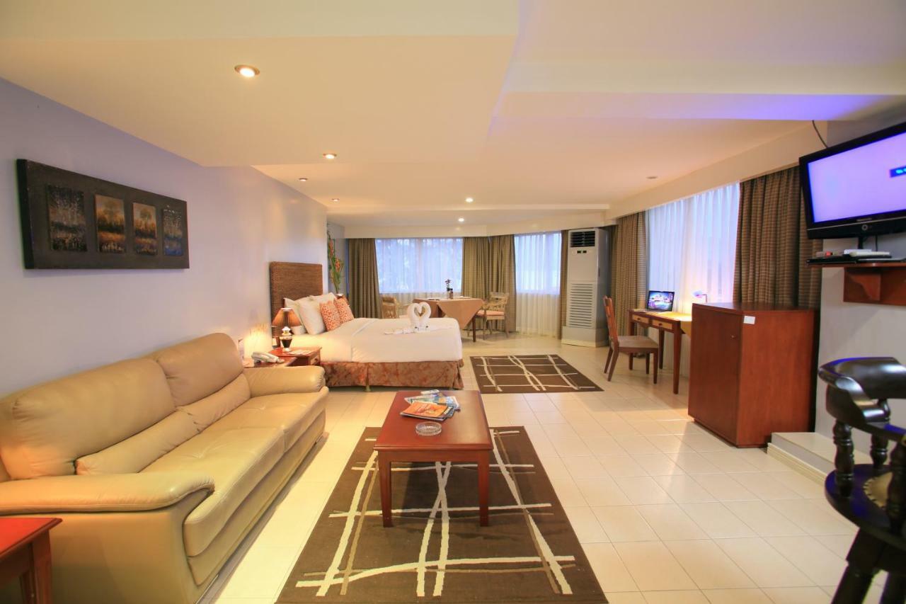 Wild Orchid Beach Resort Olongapo Exterior photo